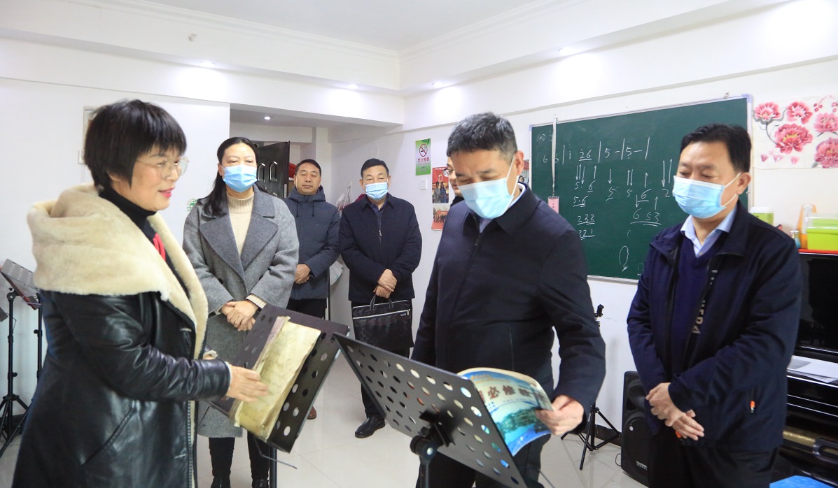 駐馬店市驛城區(qū)委常委、宣傳部長(zhǎng)張德武調(diào)研文化工作