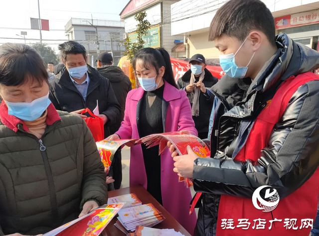 正陽(yáng)縣總工會(huì)開展“尊法守法 攜手筑夢(mèng)”服務(wù)農(nóng)民工公益法律服務(wù)宣傳活動(dòng)