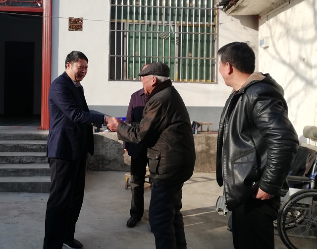 馮全敬副縣長走訪慰問老黨員、優(yōu)撫對象、困難群眾