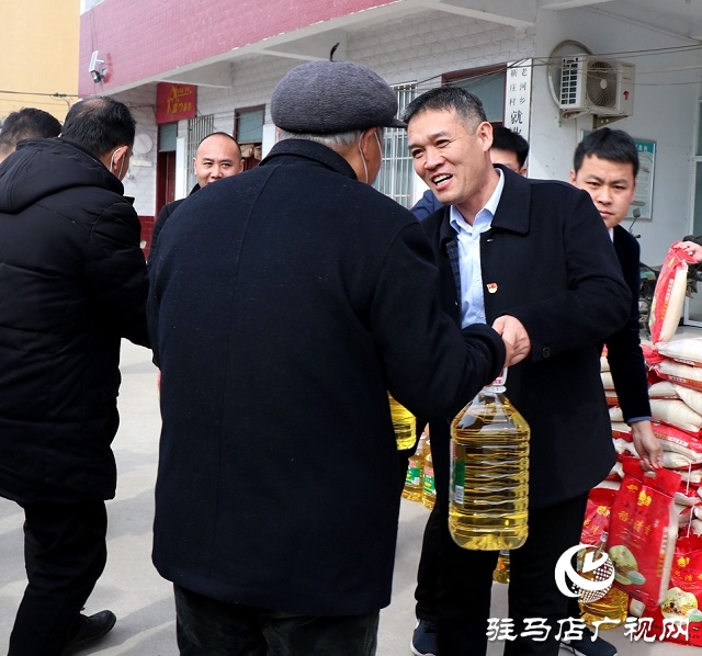 送物資 獻(xiàn)祝福 新春慰問(wèn)來(lái)到小靳莊