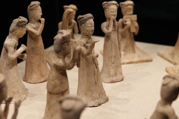 14名小姐姐進(jìn)了河南博物院，要和文物一起再拍《唐宮夜宴》？
