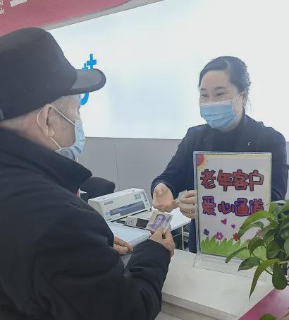 銀發(fā)暖心！駐馬店移動(dòng)&ldquo;銀發(fā)暖心服務(wù)&rdquo;在行動(dòng)