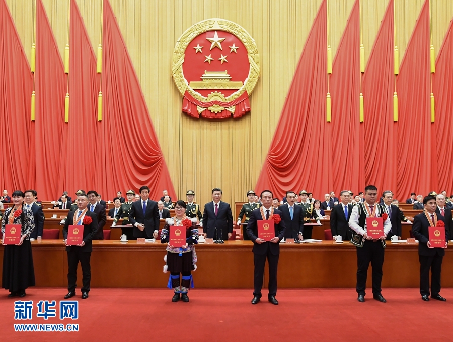 全國脫貧攻堅總結(jié)表彰大會在京隆重舉行 習(xí)近平向全國脫貧攻堅楷模榮譽(yù)稱號獲得者等頒獎并發(fā)表重要講話