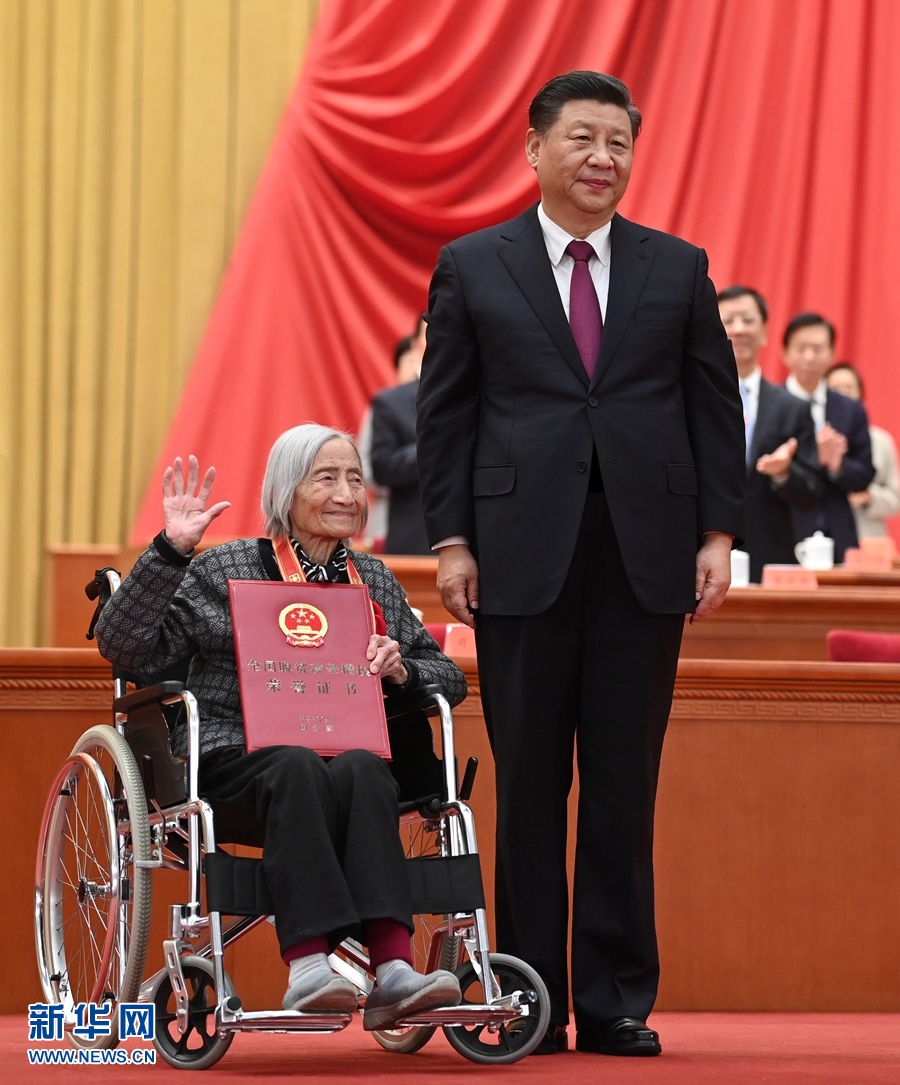 全國脫貧攻堅總結(jié)表彰大會在京隆重舉行 習(xí)近平向全國脫貧攻堅楷模榮譽(yù)稱號獲得者等頒獎并發(fā)表重要講話