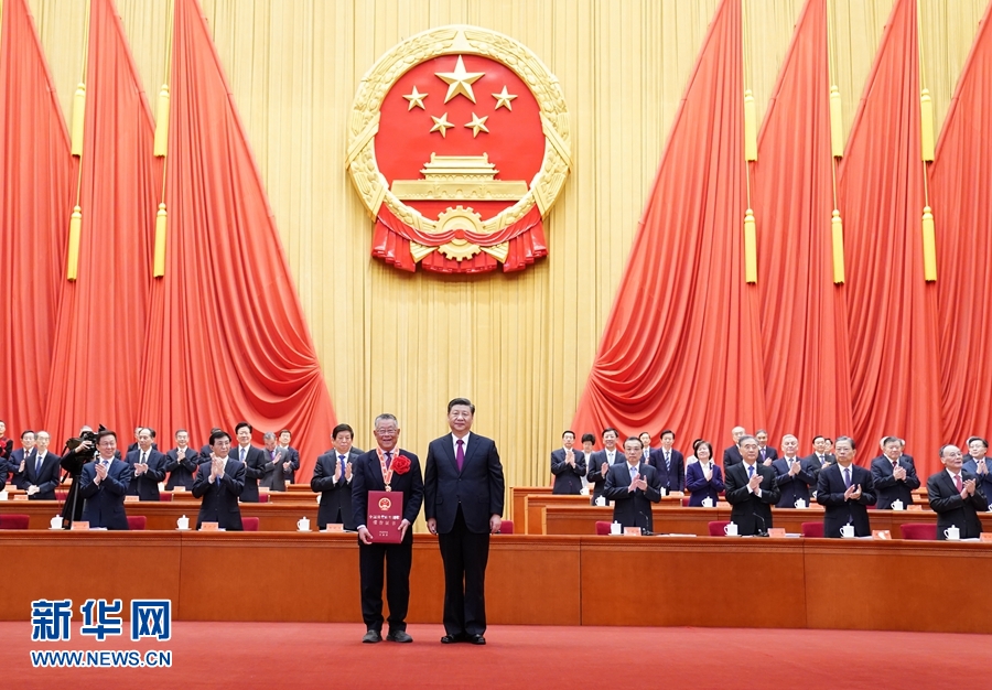 全國脫貧攻堅總結(jié)表彰大會在京隆重舉行 習(xí)近平向全國脫貧攻堅楷模榮譽(yù)稱號獲得者等頒獎并發(fā)表重要講話