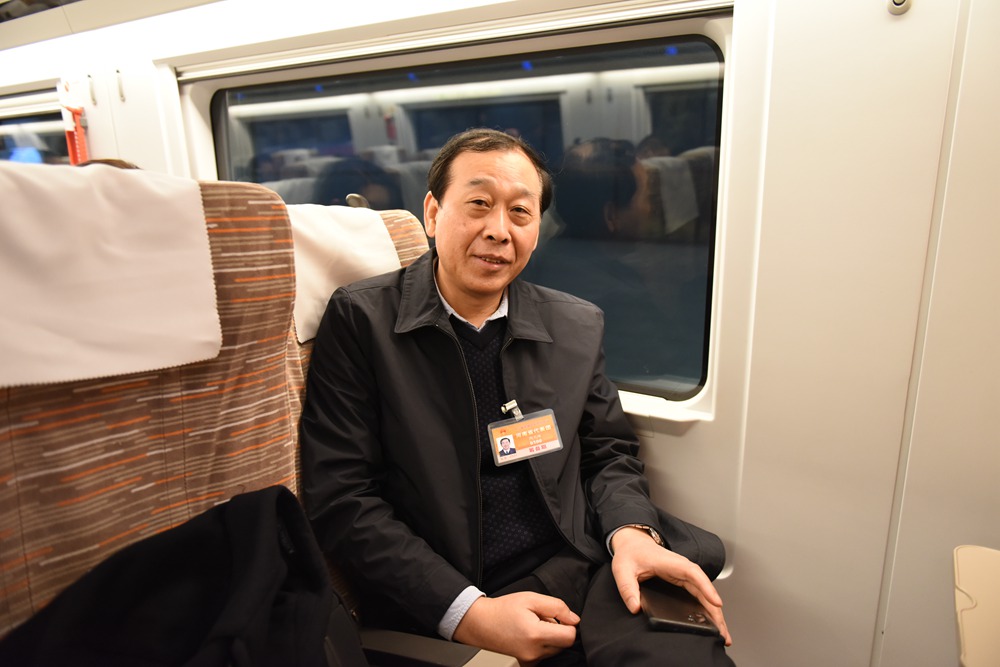 駐豫全國人大代表啟程赴京 參加十三屆全國人大四次會議