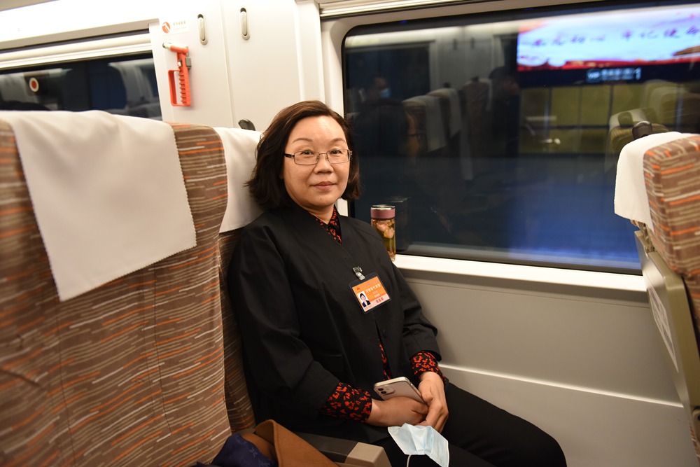 駐豫全國人大代表啟程赴京 參加十三屆全國人大四次會議