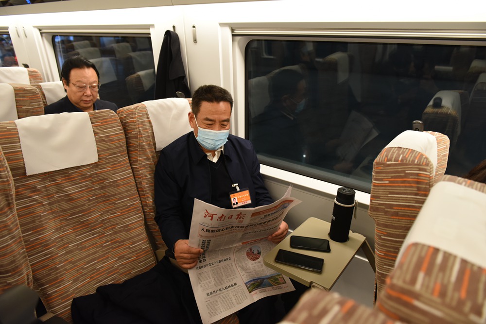 駐豫全國人大代表啟程赴京 參加十三屆全國人大四次會議