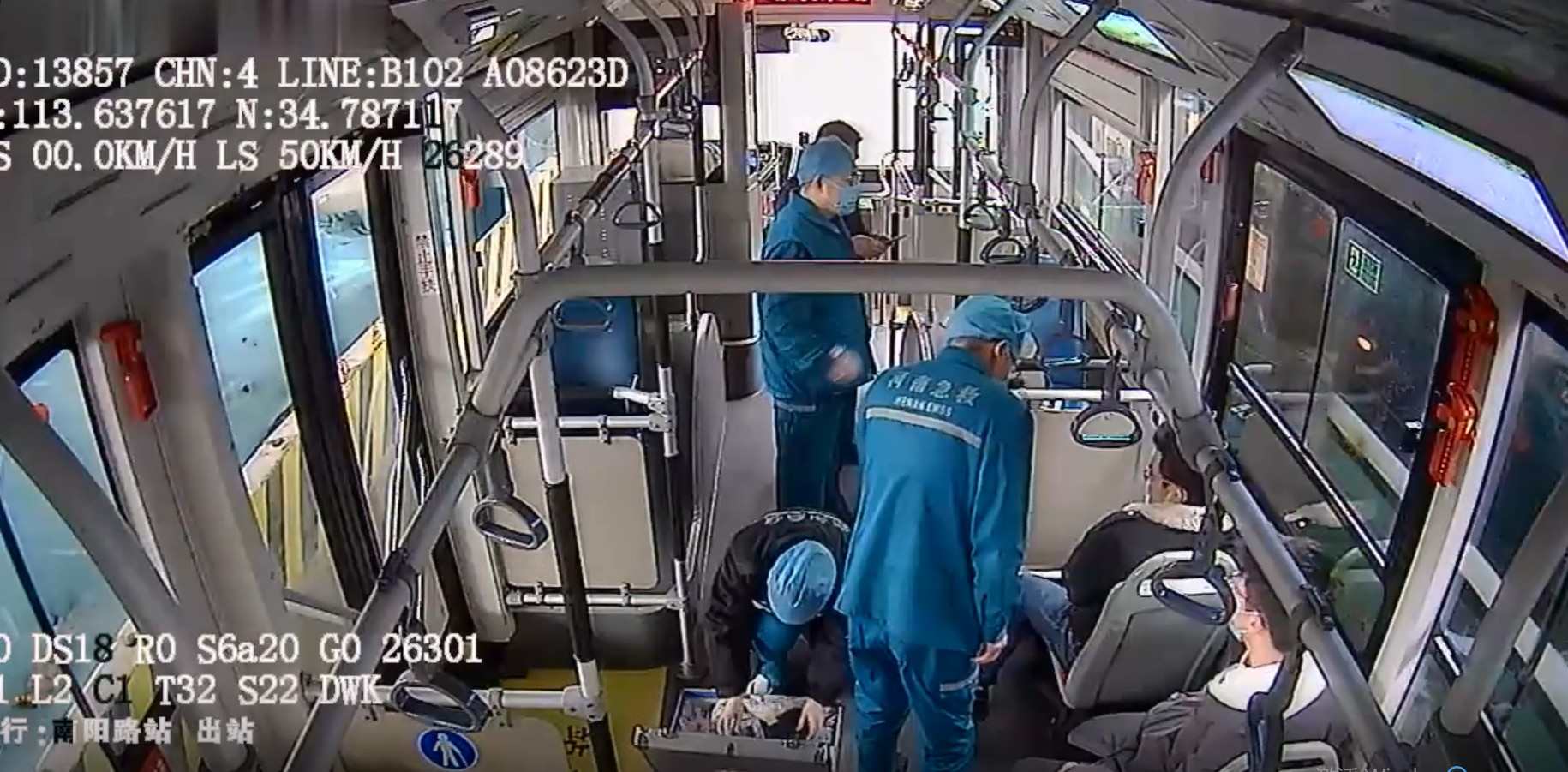 熬夜、節(jié)食、刷手機(jī)等不良生活習(xí)慣你占幾條？這不，年輕小伙就因生活不規(guī)律而暈倒在車廂里