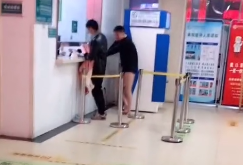 凌晨，他光腿赤腳沖進(jìn)醫(yī)院&hellip;&hellip;