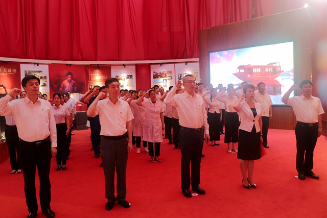 駐馬店市舉行新黨員入黨宣誓和黨員重溫入黨誓詞活動