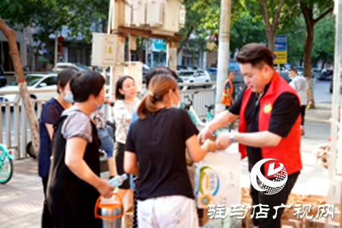 碧桂園豫南區(qū)域黨支部走進(jìn)抗癌共享廚房，接力善與愛(ài)的傳遞