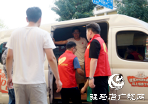 碧桂園豫南區(qū)域黨支部走進(jìn)抗癌共享廚房，接力善與愛(ài)的傳遞