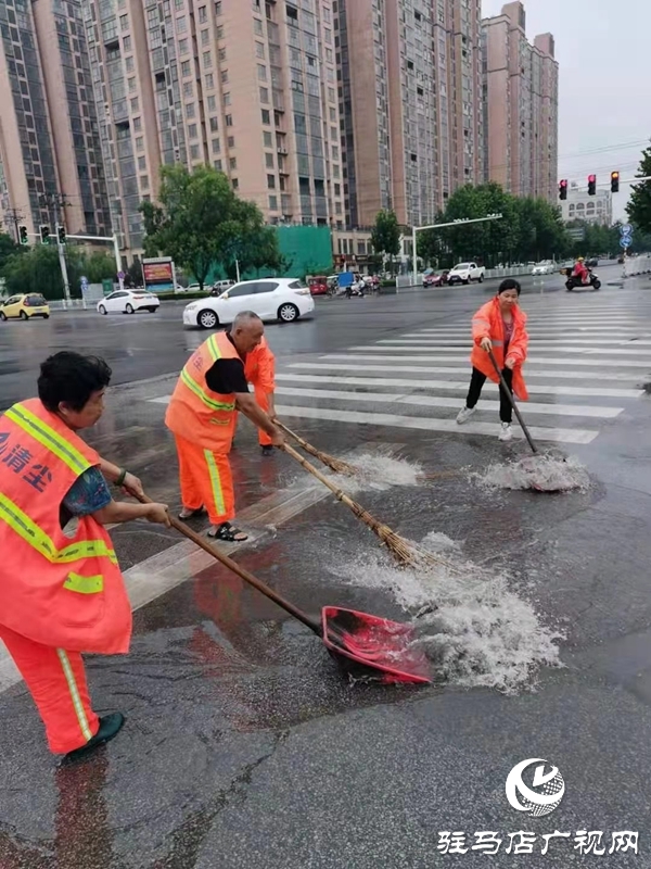 駐馬店市中心城區(qū)相關(guān)部門迅速行動(dòng)排澇除險(xiǎn)