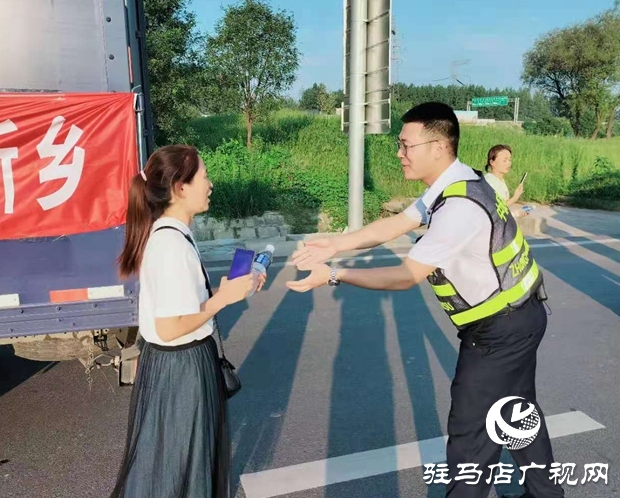 中原高速駐馬店分公司遂平收費(fèi)站全力為搶險(xiǎn)救援車(chē)輛保通