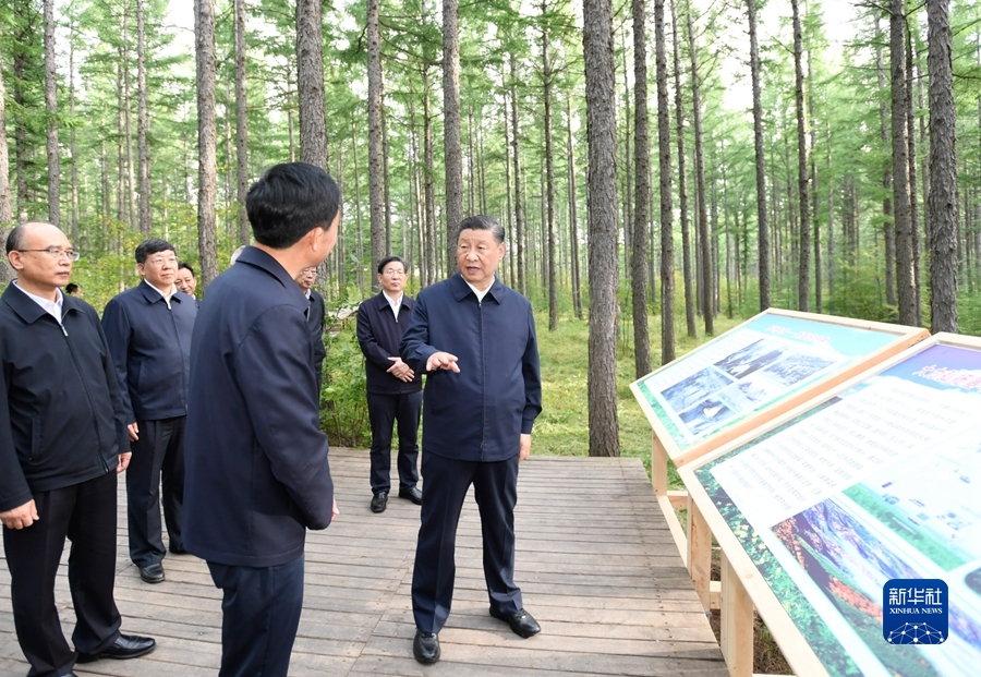 習(xí)近平在河北承德考察時強(qiáng)調(diào) 貫徹新發(fā)展理念弘揚(yáng)塞罕壩精神 努力完成全年經(jīng)濟(jì)社會發(fā)展主要目標(biāo)任務(wù)