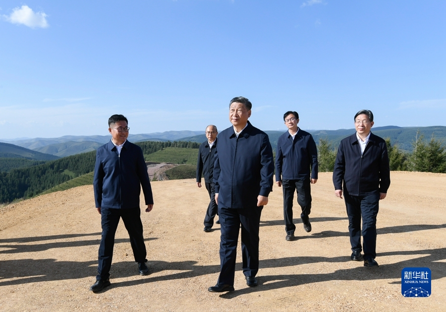 習(xí)近平在河北承德考察時強(qiáng)調(diào) 貫徹新發(fā)展理念弘揚(yáng)塞罕壩精神 努力完成全年經(jīng)濟(jì)社會發(fā)展主要目標(biāo)任務(wù)