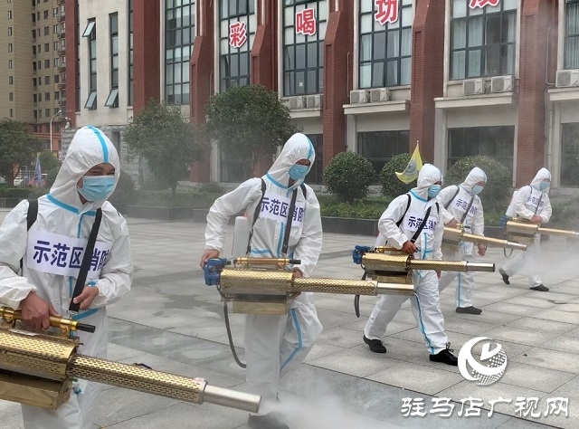 駐馬店市城鄉(xiāng)一體化示范區(qū)消防救援大隊走進(jìn)校園進(jìn)行防疫消殺工作