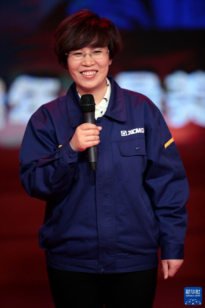 奮斗百年路 啟航新征程·中國共產(chǎn)黨人的精神譜系｜愛崗敬業(yè)、爭創(chuàng)一流——勞模精神述評