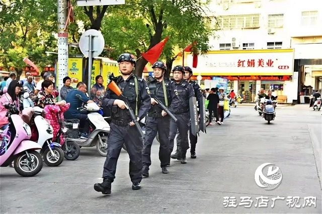 【我為祖國(guó)站崗】向祖國(guó)敬禮︱平輿公安祝福偉大祖國(guó)繁榮昌盛、國(guó)泰民安！