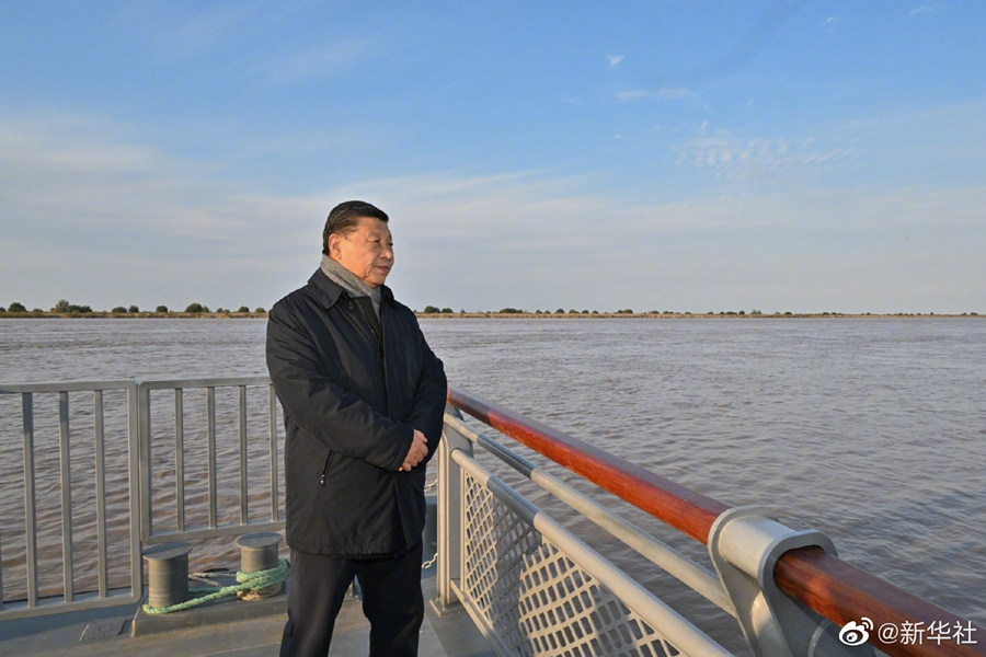 習近平在山東東營考察黃河入海口