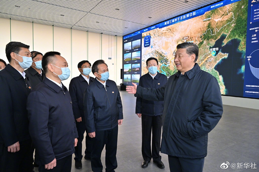 習近平在山東東營考察黃河入?？? /></p>
<p style=