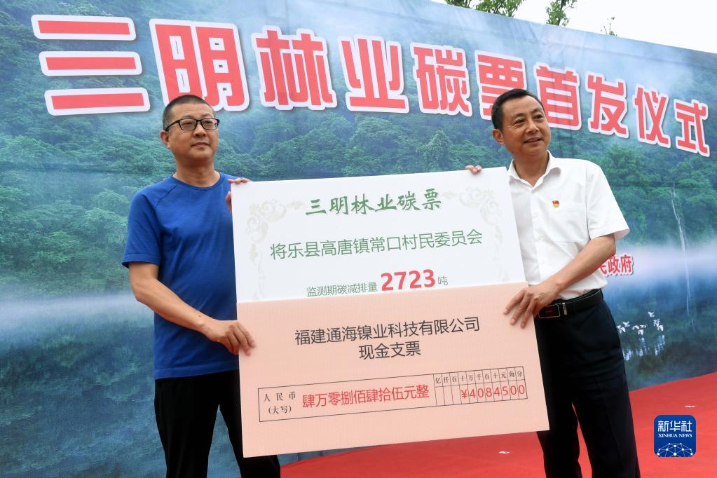 新思想引領(lǐng)新征程·時(shí)代答卷丨千帆競發(fā)勢如虹——習(xí)近平總書記謀劃推動(dòng)?xùn)|部率先發(fā)展譜寫新篇章