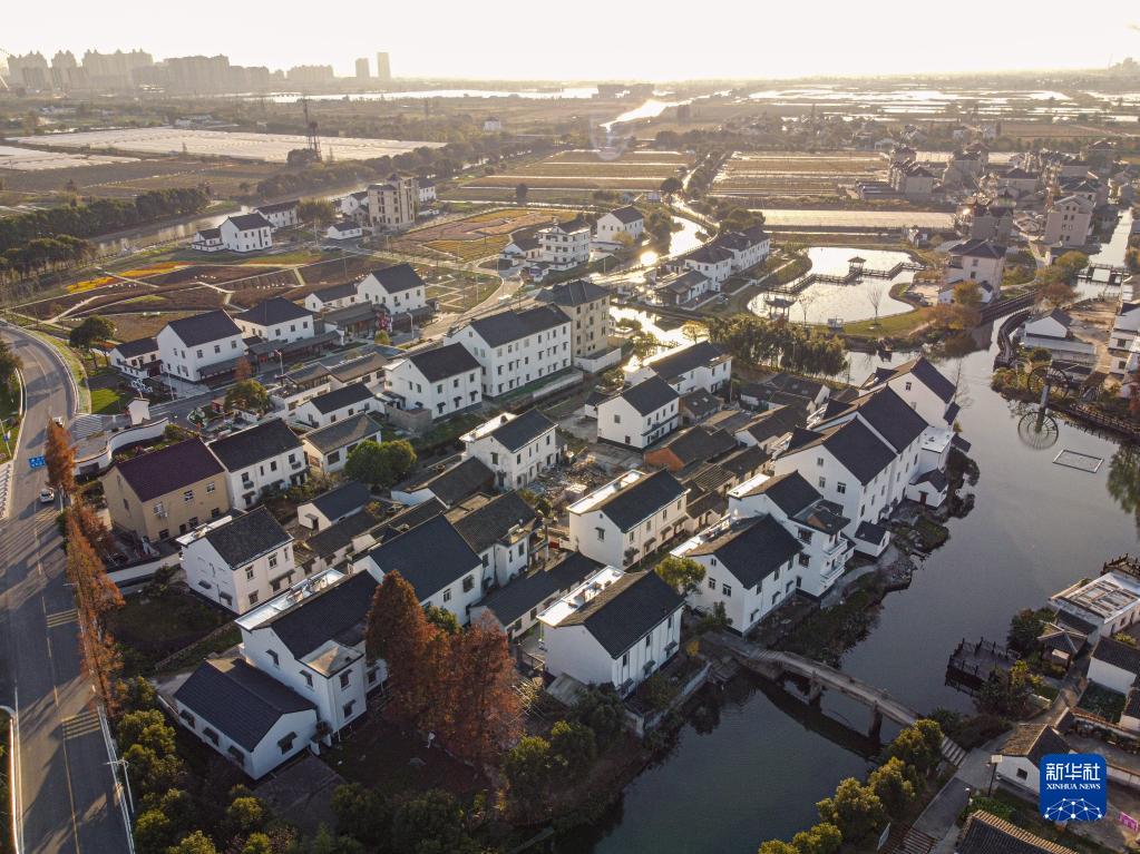 新思想引領(lǐng)新征程·時(shí)代答卷丨千帆競發(fā)勢如虹——習(xí)近平總書記謀劃推動(dòng)?xùn)|部率先發(fā)展譜寫新篇章