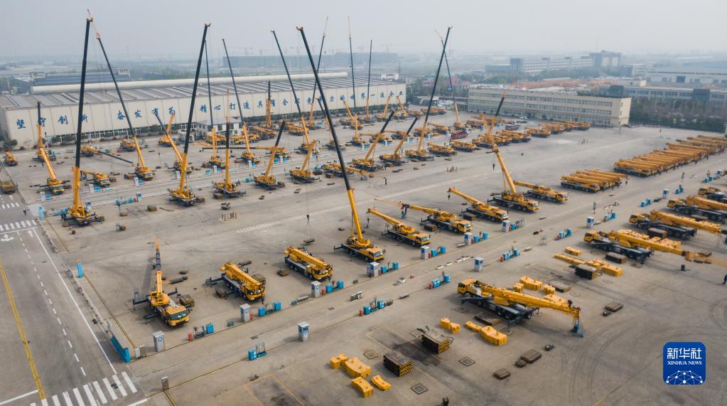 新思想引領(lǐng)新征程·時(shí)代答卷丨千帆競發(fā)勢如虹——習(xí)近平總書記謀劃推動(dòng)?xùn)|部率先發(fā)展譜寫新篇章