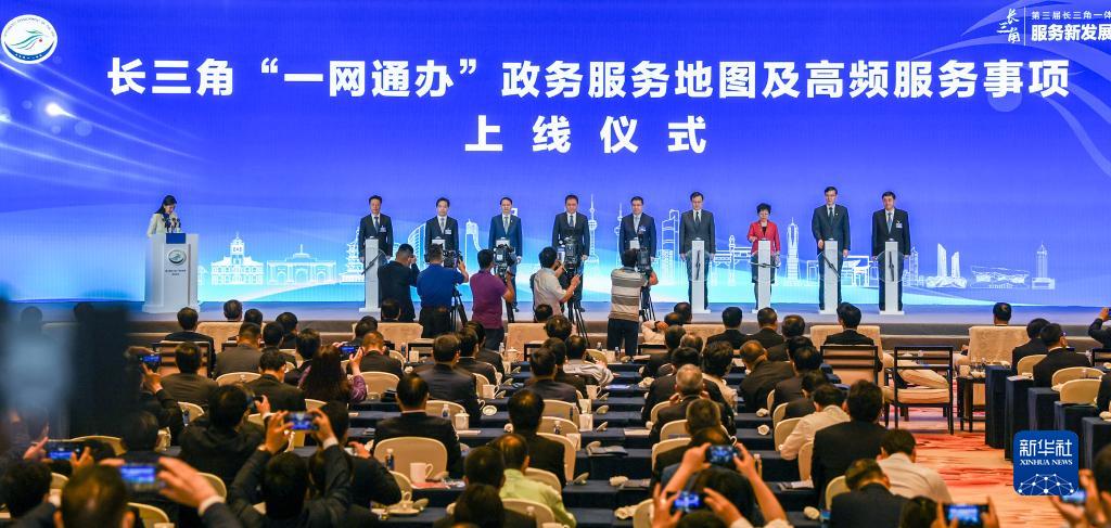 新思想引領(lǐng)新征程·時(shí)代答卷丨千帆競發(fā)勢如虹——習(xí)近平總書記謀劃推動(dòng)?xùn)|部率先發(fā)展譜寫新篇章