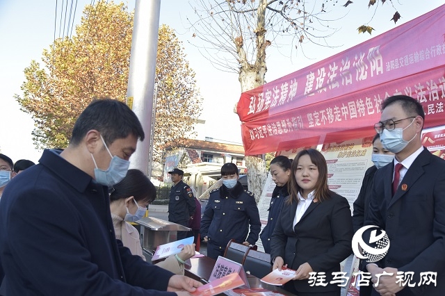 泌陽(yáng)法院多種形式開(kāi)展“國(guó)家憲法日”宣傳活動(dòng)
