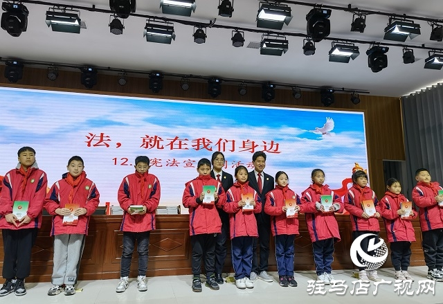 泌陽(yáng)法院多種形式開(kāi)展“國(guó)家憲法日”宣傳活動(dòng)