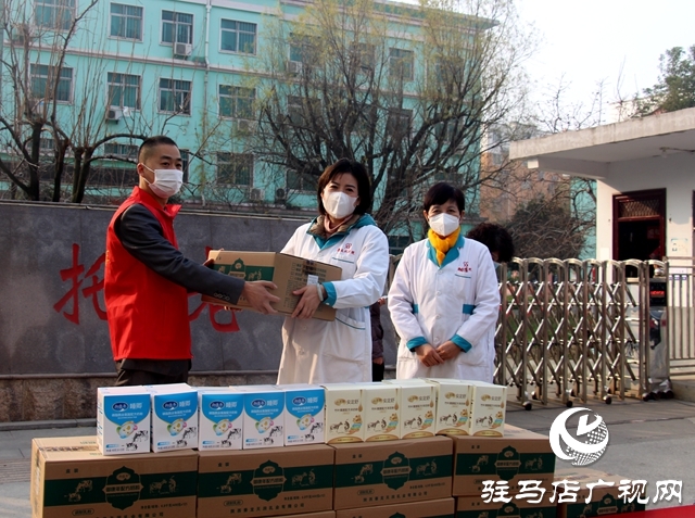 暖心！愛心企業(yè)為駐馬店市康樂托老院捐贈(zèng)3萬(wàn)元奶粉