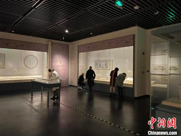 國博珍貴館藏亮相深圳 展現(xiàn)中國古代“士大夫”風(fēng)貌