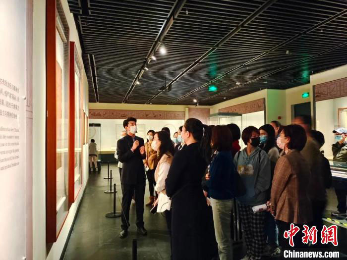 國博珍貴館藏亮相深圳 展現(xiàn)中國古代“士大夫”風(fēng)貌
