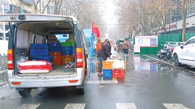 初雪過(guò)后，記者探訪鄭州部分封控區(qū)、管控區(qū)：米面果蔬尿不濕網(wǎng)購(gòu)就能送進(jìn)來(lái)