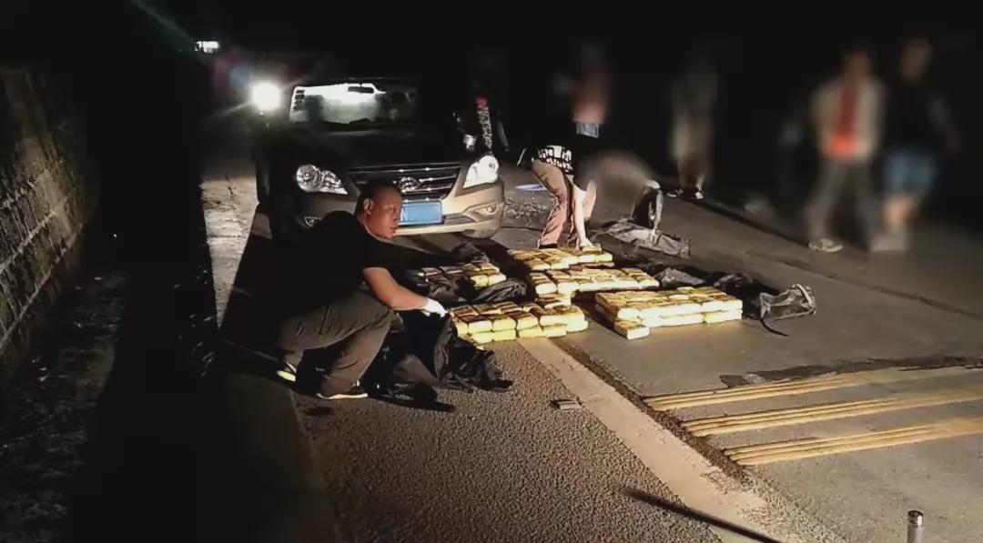 人民警察圖鑒：站著，是一面旗幟，倒下，是一座豐碑！