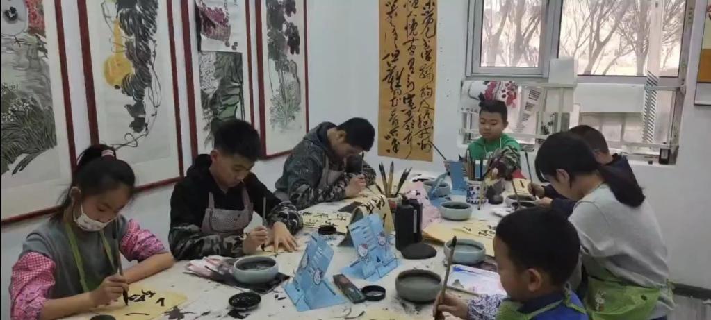 “雙減”后首個(gè)寒假來了，孩子們?cè)鯓佣冗^？