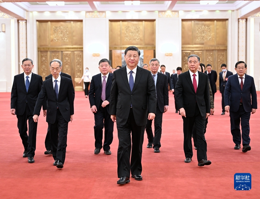 習(xí)近平同黨外人士共迎新春 代表中共中央，向各民主黨派、工商聯(lián)和無(wú)黨派人士，向統(tǒng)一戰(zhàn)線廣大成員，致以誠(chéng)摯的問(wèn)候和新春的祝福 汪洋韓正出席