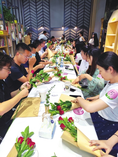 年輕人“上頭”的新式相親： 在劇本殺、脫口秀中找愛情