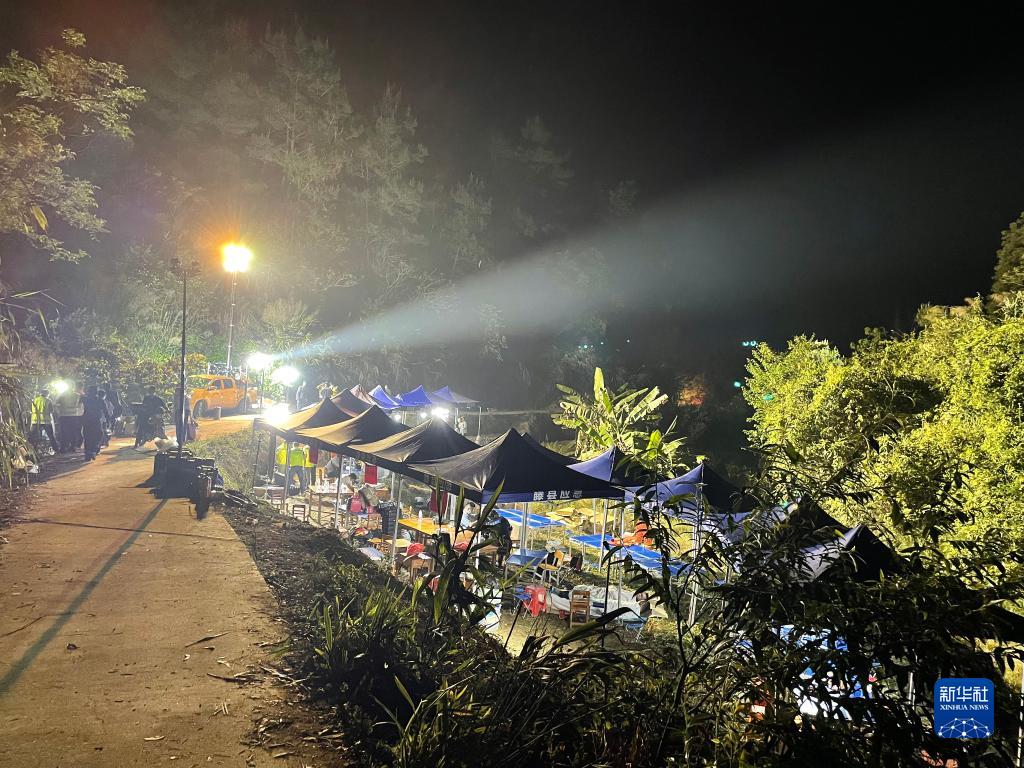 緊急救援！東航客機(jī)墜毀事故搜救進(jìn)行時(shí)