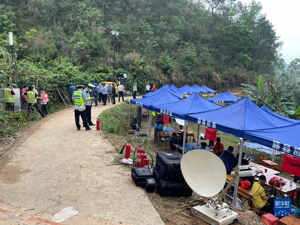 搜尋，與風雨賽跑——藤縣空難墜機現(xiàn)場見聞