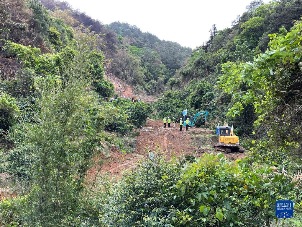 搜尋，與風雨賽跑——藤縣空難墜機現(xiàn)場見聞