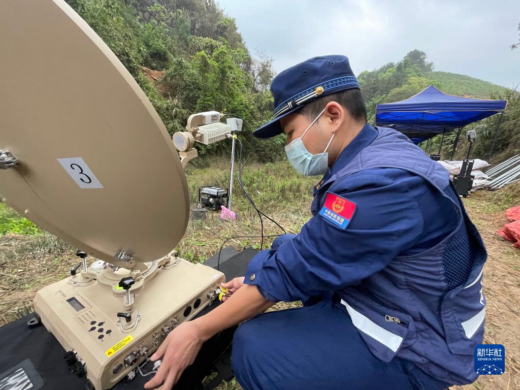 搜尋，與風雨賽跑——藤縣空難墜機現(xiàn)場見聞