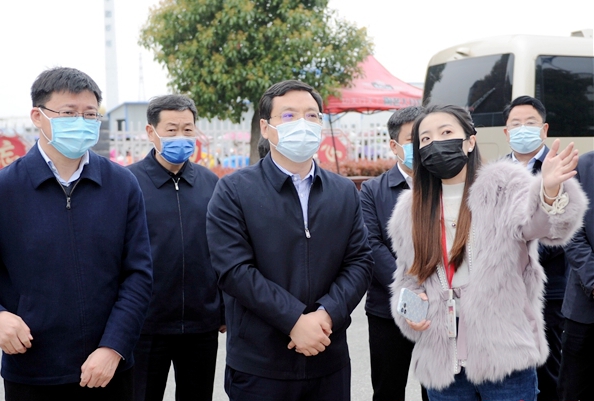 李躍勇在泌陽實地調(diào)研指導(dǎo)企業(yè)疫情防控和生產(chǎn)經(jīng)營工作