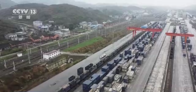 全國(guó)鐵路明日零時(shí)起實(shí)行新列車(chē)運(yùn)行圖 “一日一圖”精準(zhǔn)調(diào)控運(yùn)力