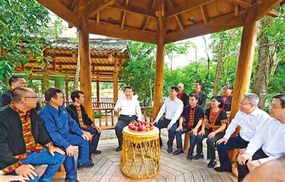 習(xí)近平在海南考察時(shí)強(qiáng)調(diào) 解放思想開拓創(chuàng)新團(tuán)結(jié)奮斗攻堅(jiān)克難 加快建設(shè)具有世界影響力的中國(guó)特色自由貿(mào)易港