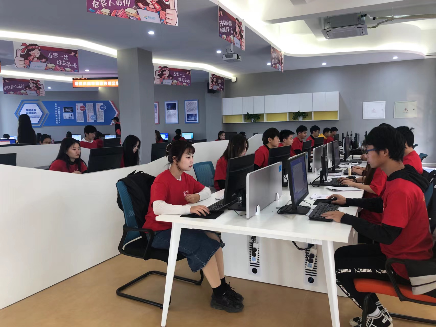 蘇新留：堅定特色化辦學(xué)方向 做好新時代職業(yè)教育答卷人