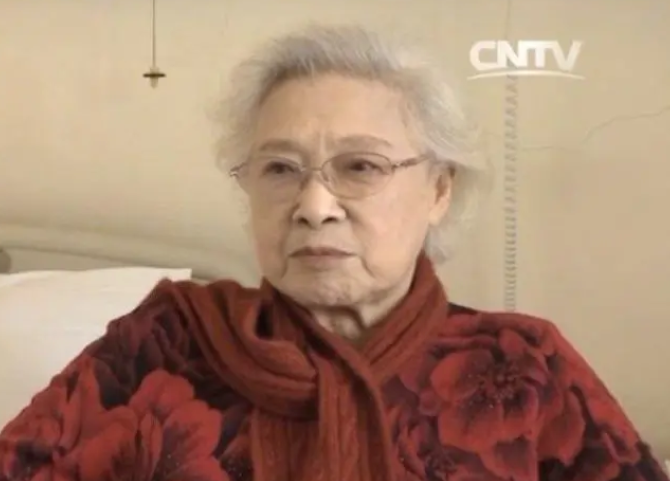 她是壽高百歲的“中國最美女性”，卻為何甘于跑龍?zhí)祝?></a></p>
		                <div   id="yboyl1ak6"   class=
