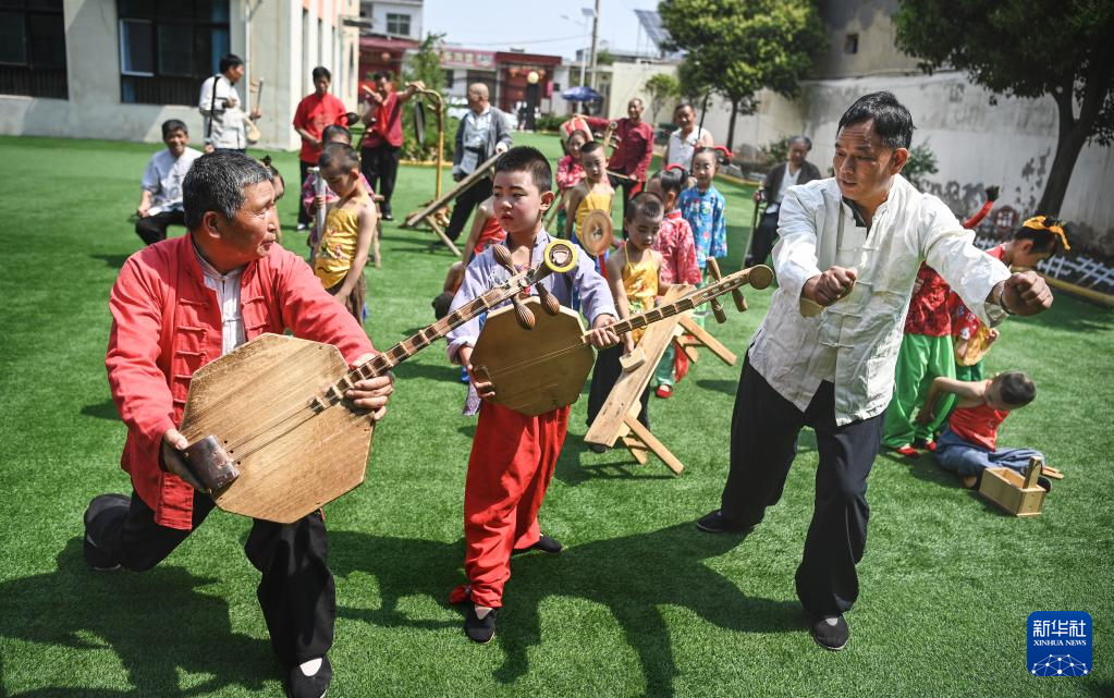 黃河岸邊有個“老腔幼兒團(tuán)”